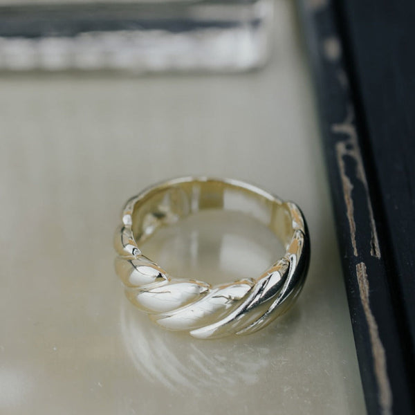 Bold Swirl Ring - - Rings - Ofina