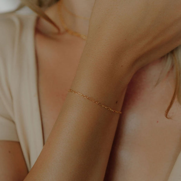 Thin Elongated Oval & Round Link Chain Bracelet - - Bracelets - Ofina